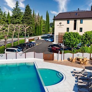 Ile Hotel